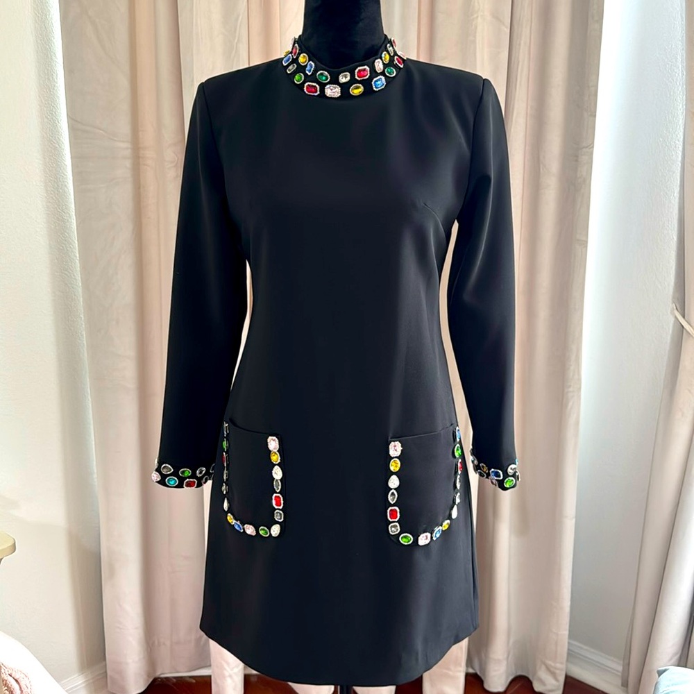 I buy this dress in a boutique, no brand in the dress
never use